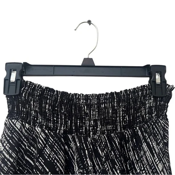 Evereve Peyton Jensen Leigha Black and White Smocked Midi Skirt Size Small - Picture 4 of 7